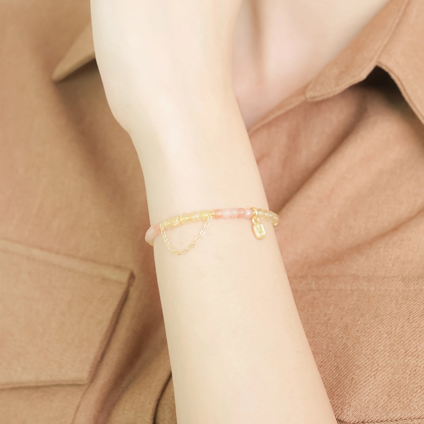 WEALTHY & FORTUNATE - Gold Rutilated Quartz with Ji Character - Jí (Bracelet)